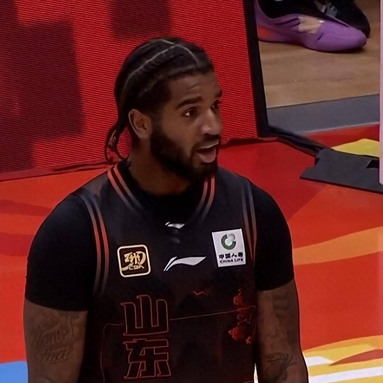 爱游戏用户社区里程碑夜！山东男篮再遭质疑，CBA季后赛今晚刷纪录，引发热议，训练强度明显提升的简单介绍